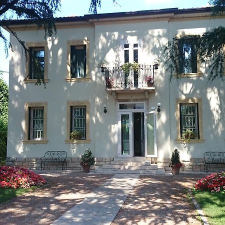 B&B Villa Dei Pini Domegliara Exteriör bild