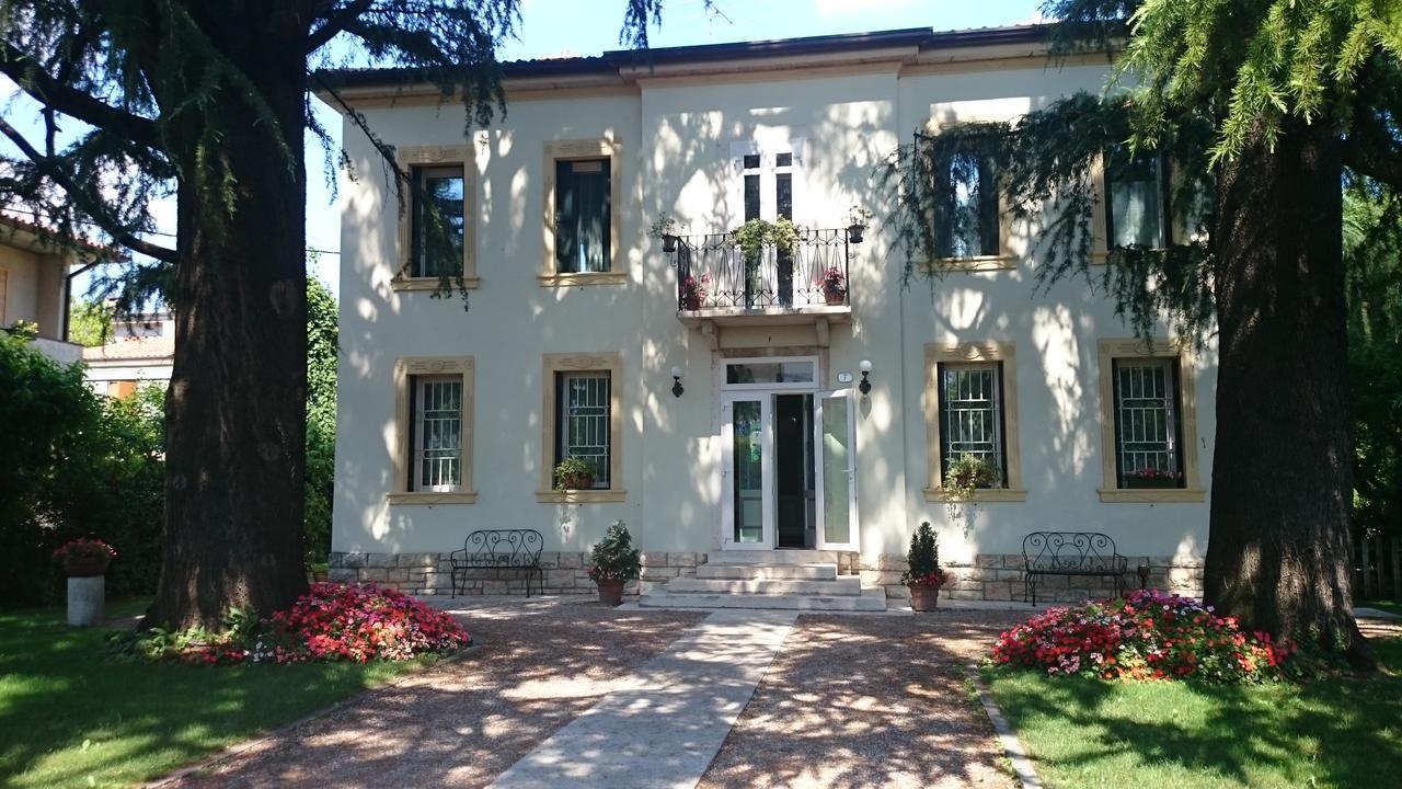 B&B Villa Dei Pini Domegliara Exteriör bild