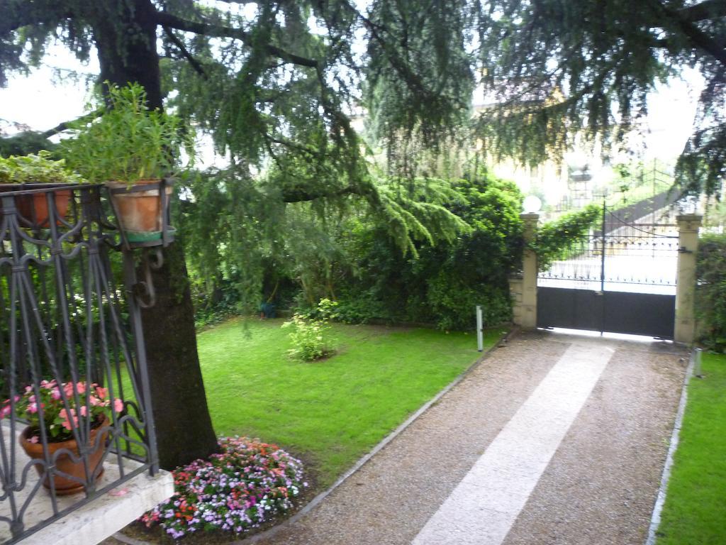 B&B Villa Dei Pini Domegliara Exteriör bild