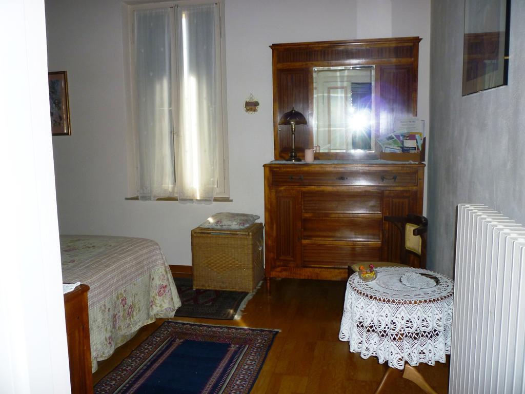 B&B Villa Dei Pini Domegliara Rum bild